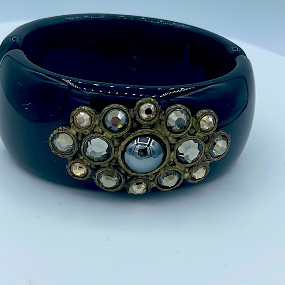 Jewelry - Vintage clamper bangle with gemstones